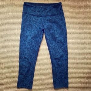LULULEMON Capri Leggings